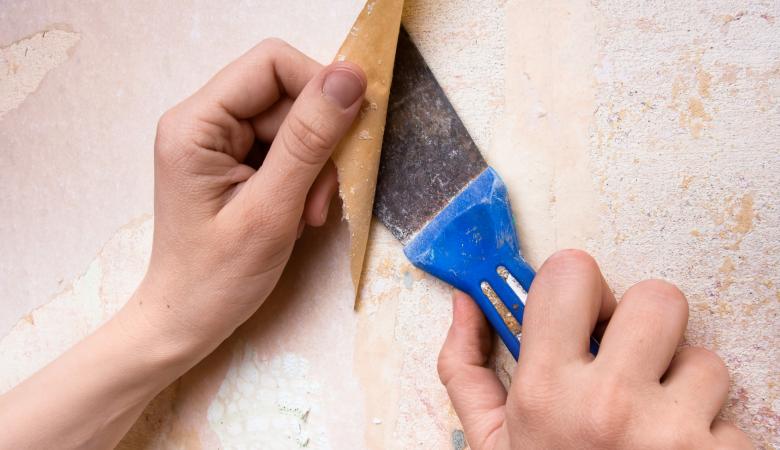 Technique facile pour décoller du papier peint