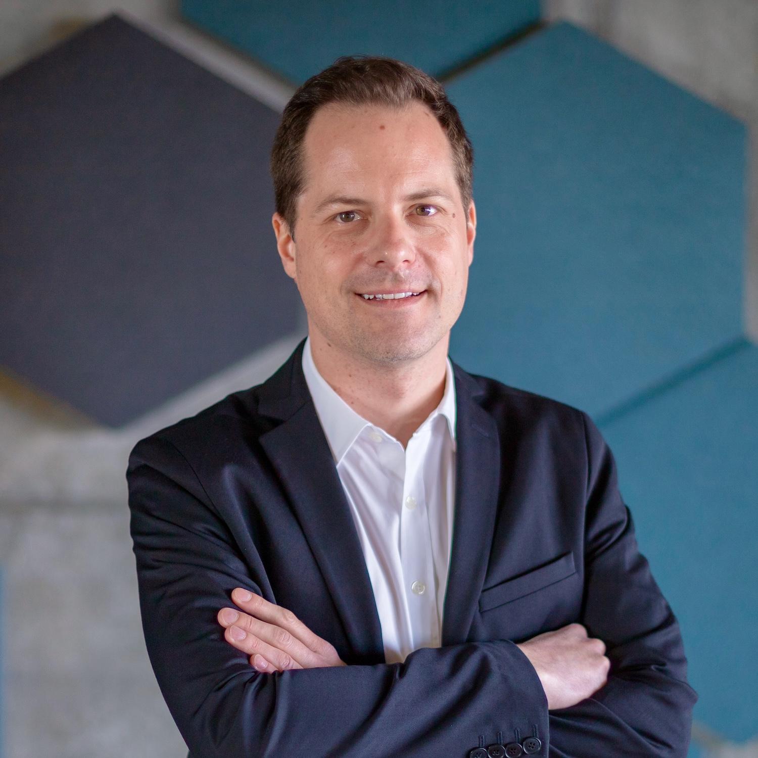 Logo de iad France - David Nijaki